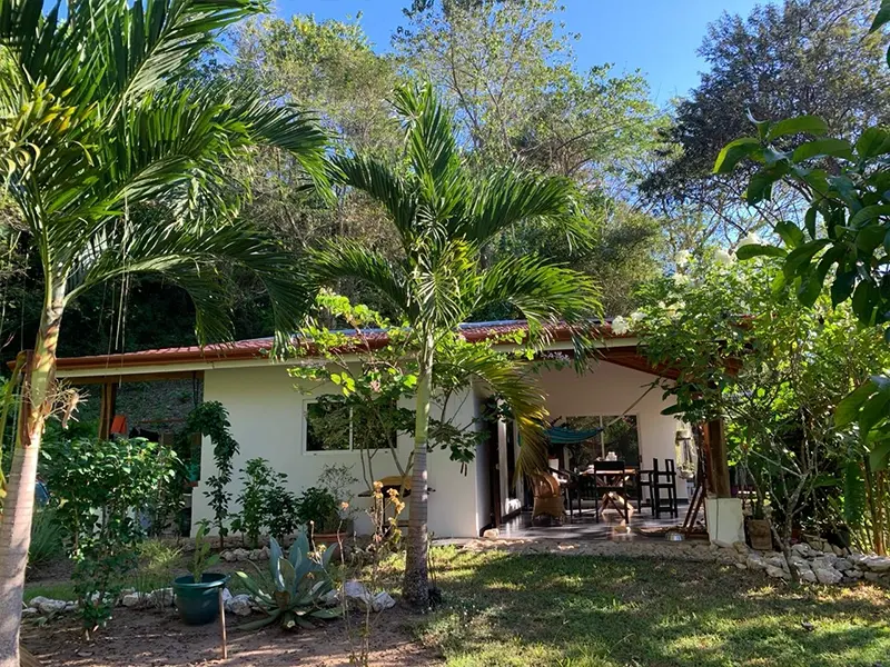 Tiny House & Bungalows Near Barrigona Beach